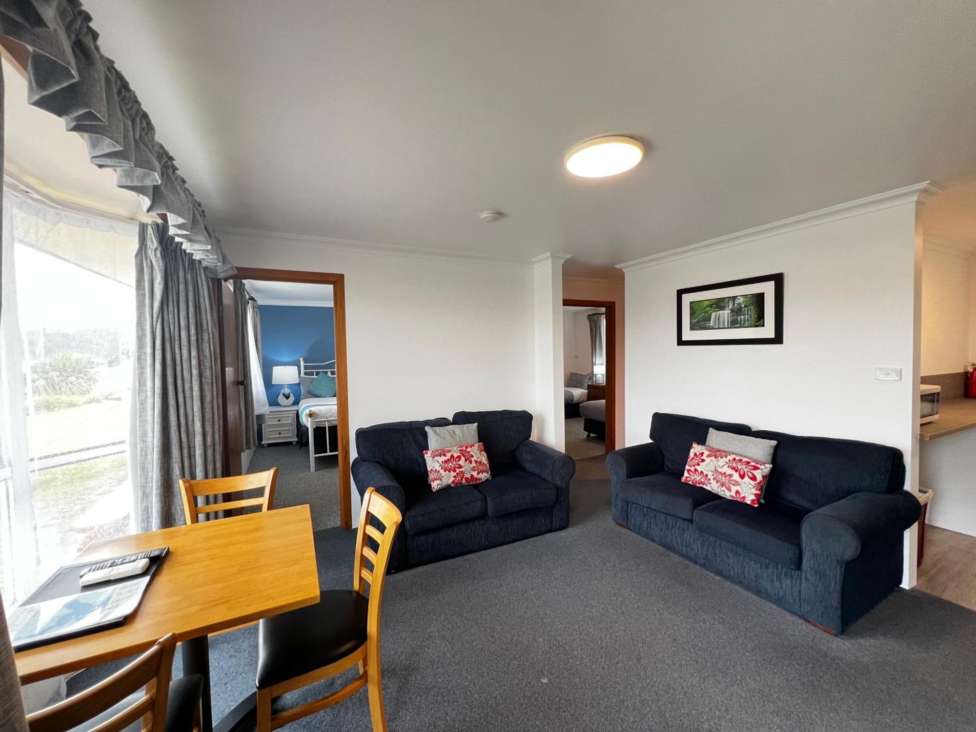 Regatta Point Tavern & Holiday Villas Strahan Dış mekan fotoğraf