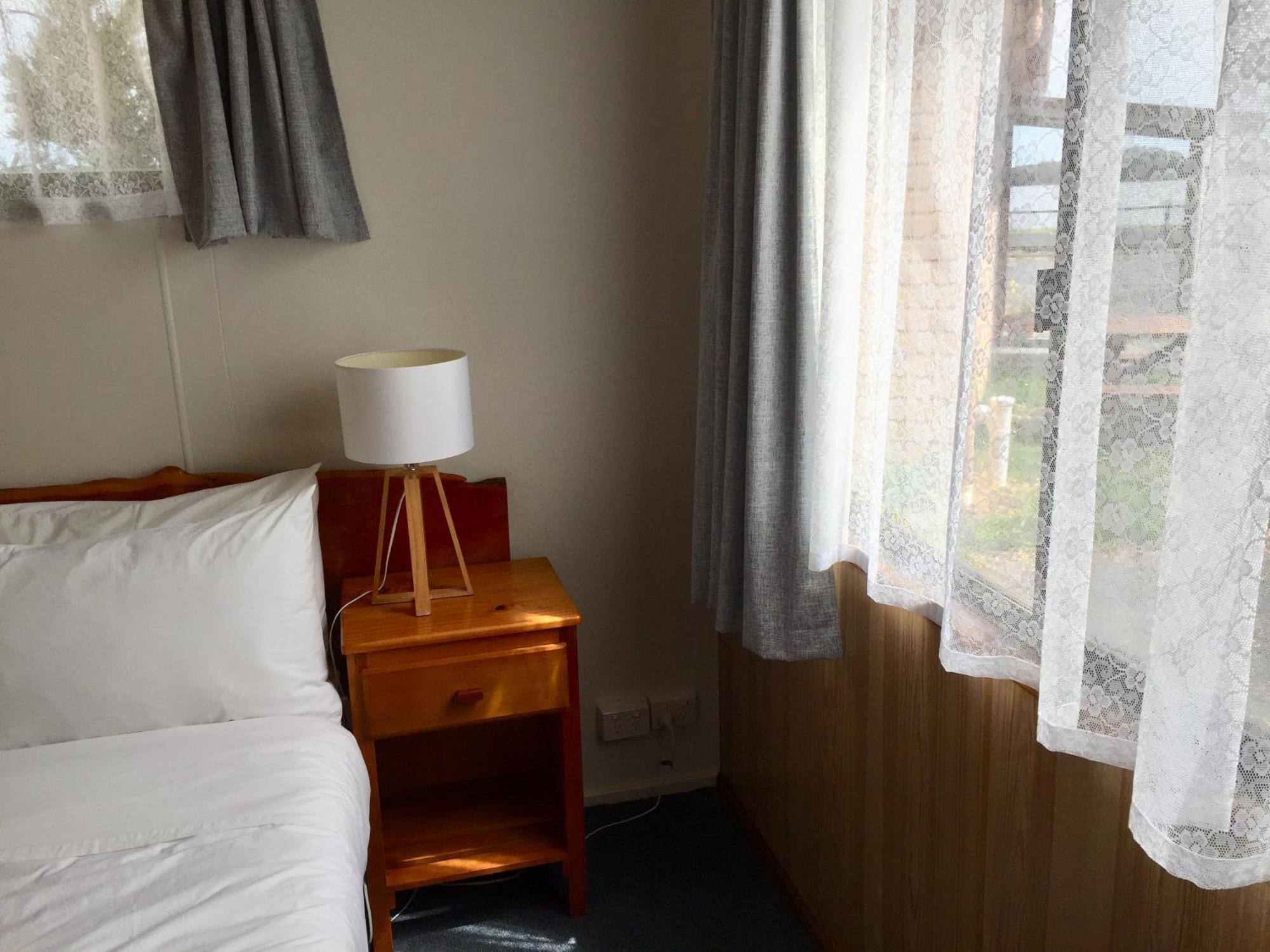 Regatta Point Tavern & Holiday Villas Strahan Dış mekan fotoğraf