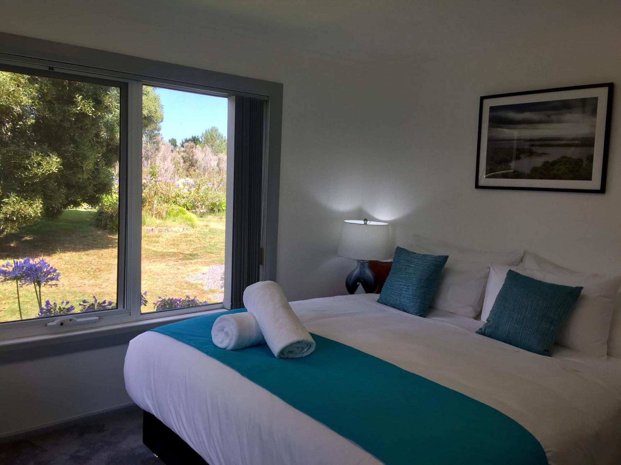 Regatta Point Tavern & Holiday Villas Strahan Dış mekan fotoğraf