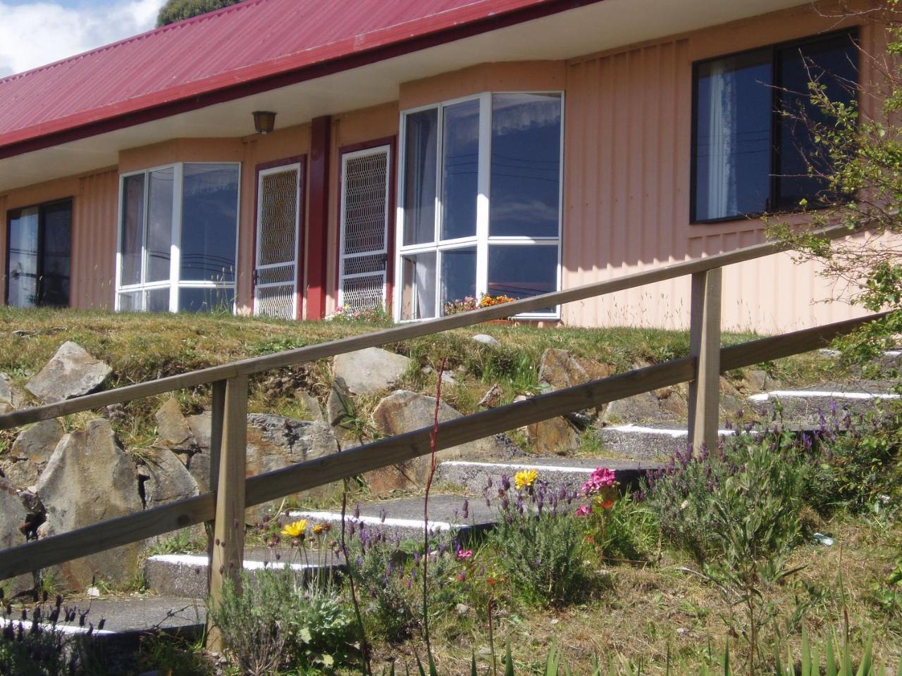 Regatta Point Tavern & Holiday Villas Strahan Dış mekan fotoğraf